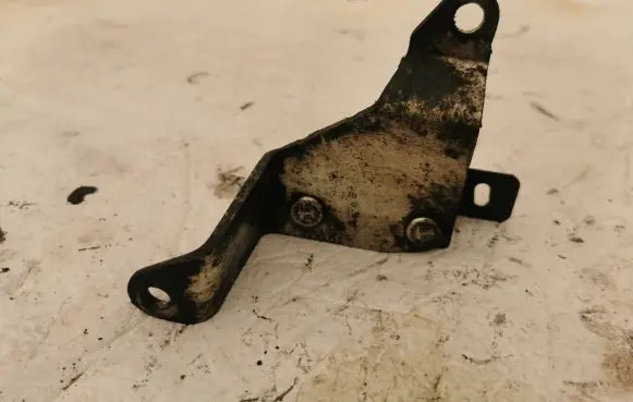 Volvo S40 Engine mounting bracket