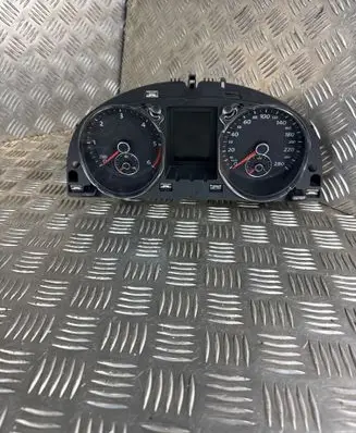 Speedometer (instrument cluster)