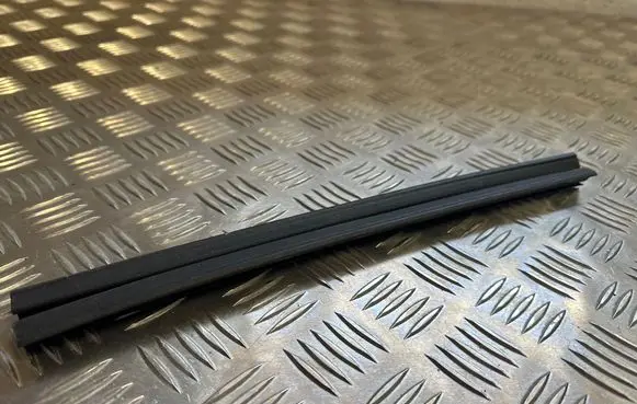 Opel Insignia B Rubber seal rear door window/glass 39148279
