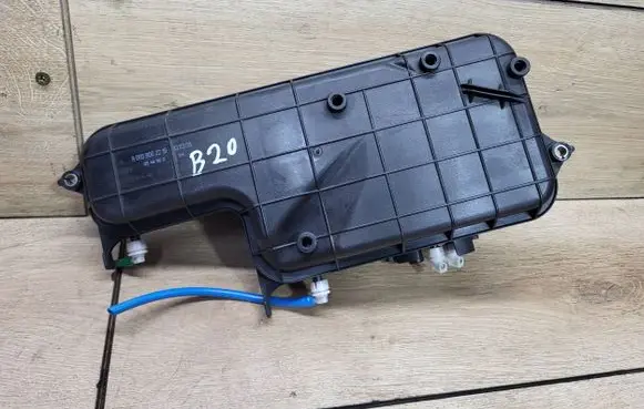 Vacuum air tank