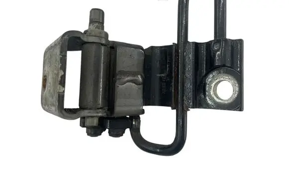Volkswagen Touareg I Rear door lower hinge 7L0833412A