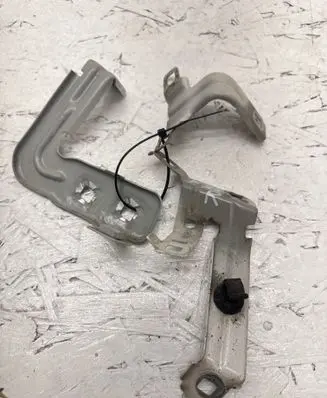 BMW 2 F22 F23 Fender mounting bracket 