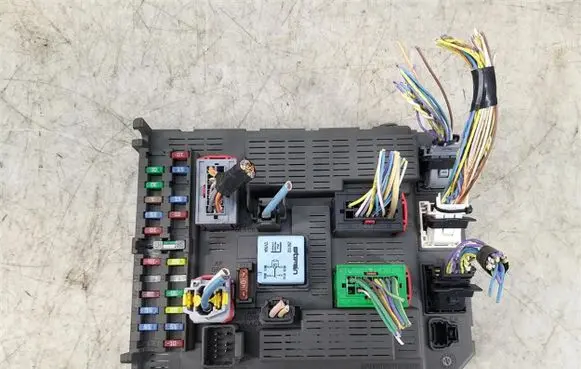 Peugeot 807 Comfort/convenience module 1400310480
