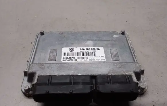 Volkswagen Golf V Engine control unit/module 06A906033CA 5WP4020304
