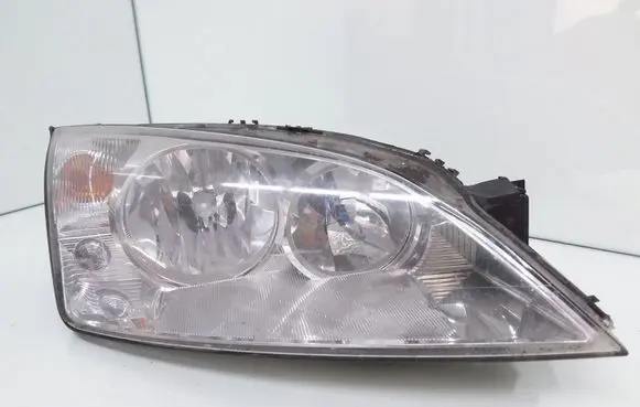 Ford Mondeo Mk III Headlight/headlamp 1S7113005SE 0301174204