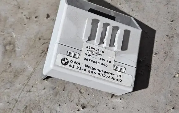 BMW 7 E38 Yaw turn rate sensor 8386932
