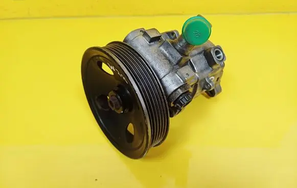Mercedes-Benz E W210 Power steering pump 0024663201