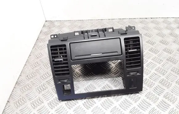 Radio/GPS head unit trim