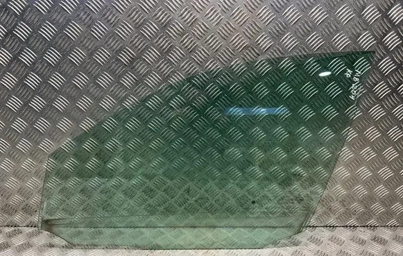 Mercedes-Benz C W204 Front door window glass four-door 43R001582