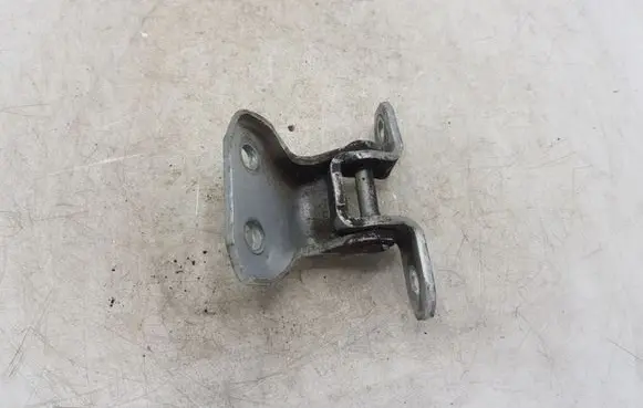 Lexus IS 220D-250-350 Front door lower hinge NOCODE