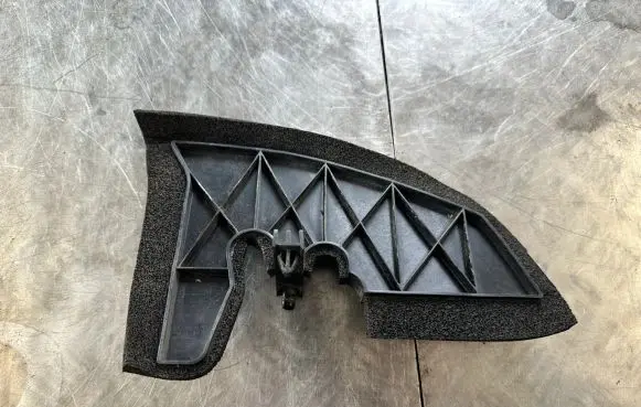 Nissan Juke I F15 Fender end trim 638A21KA0A