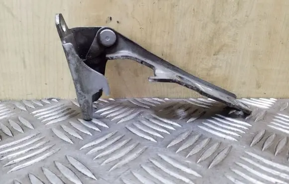 Mitsubishi Pajero Engine bonnet/hood hinges