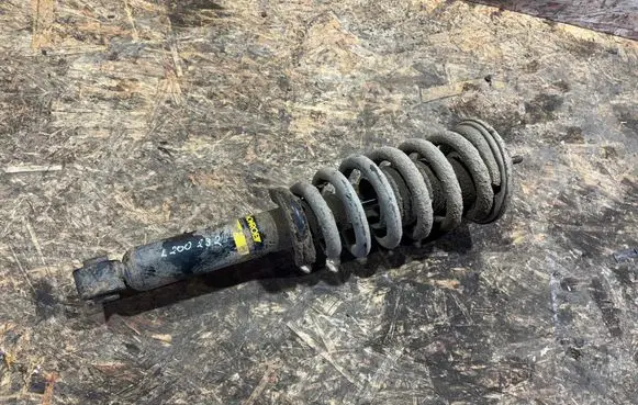 Mitsubishi L200 Front shock absorber/damper 
