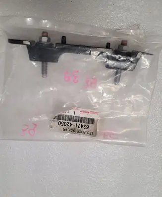 Toyota RAV 4 (XA50) Front bumper mounting bracket 6347142050