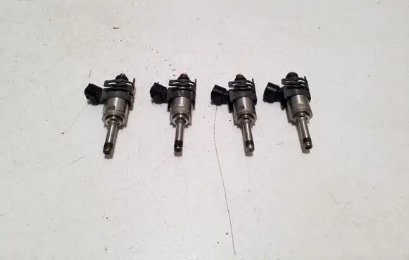 Toyota C-HR II Fuel injectors set 23250F2050