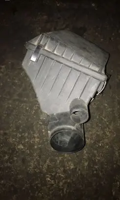 BMW 7 E38 Air filter box 1736675