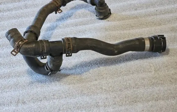 Mercedes-Benz GL X166 Engine coolant pipe/hose A1665004675
