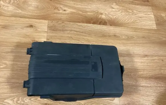 Volkswagen PASSAT B6 Battery box tray cover/lid 1K0915443A
