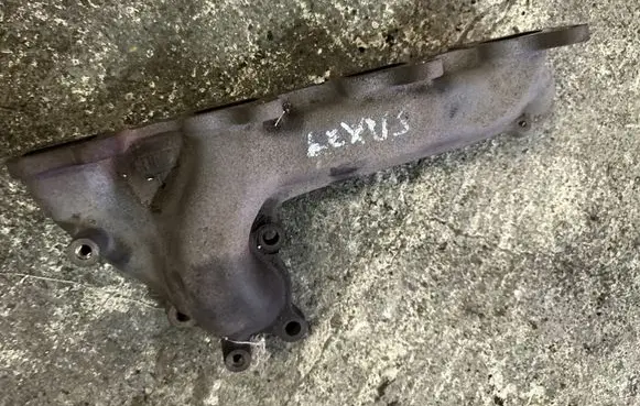 Lexus IS 220D-250-350 Exhaust manifold