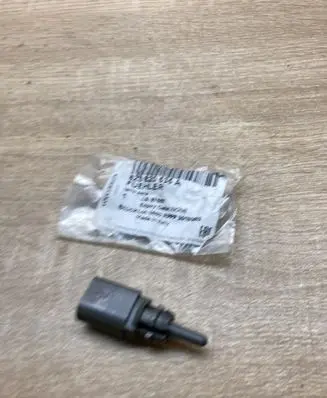 Audi A4 S4 B8 8K Outside/exterior temperature sensor 8Z0820535A