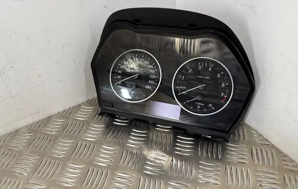 BMW 1 F20 F21 Speedometer (instrument cluster) 9295445 007068100