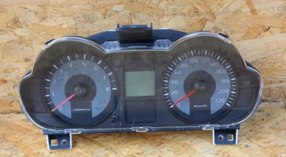 Mitsubishi Colt Speedometer (instrument cluster) 8100B021