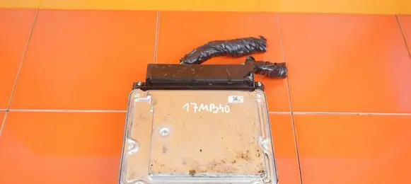 Audi A4 S4 B8 8K Engine control unit/module 8K1907115D 17MB40