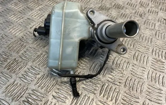 Volkswagen Tiguan Master brake cylinder 033508