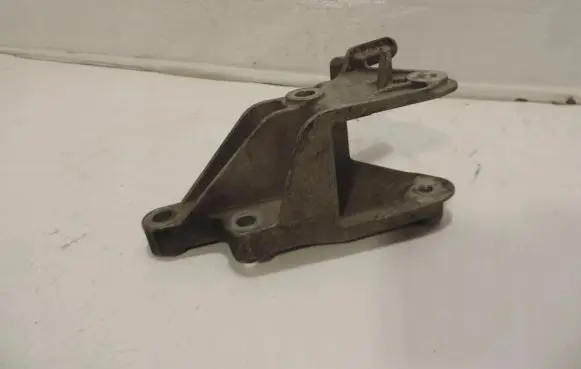 Chevrolet Cruze II Gearbox mounting bracket 13248667