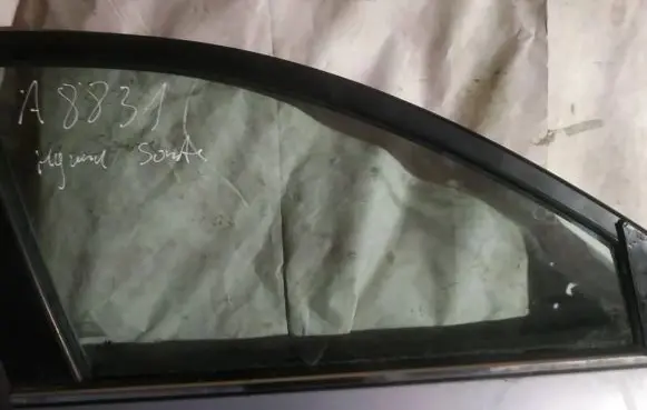 Hyundai Sonata Front door window glass four-door