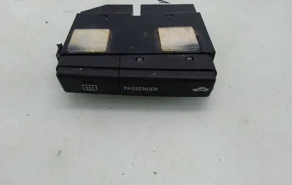 Toyota Avensis T250 Windscreen/window heater switch 8479005130C