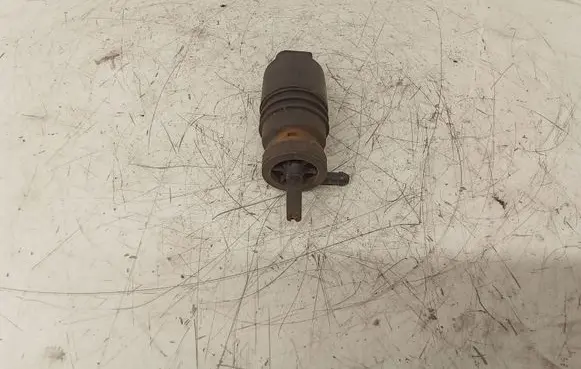 BMW 5 E39 Windscreen/windshield washer pump