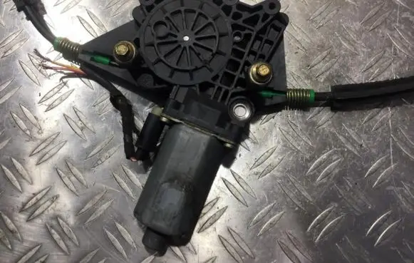Ford Mondeo MK II Rear door window regulator motor 0130821680