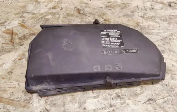 Mercedes-Benz S AMG W220 Fuse box cover 2205400182