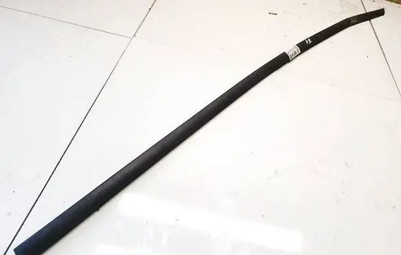 Skoda Superb B6 (3T) Front door glass trim molding 