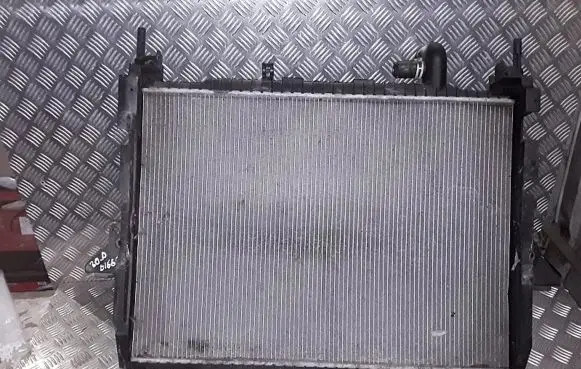 Land Rover Discovery 4 - LR4 Coolant radiator AH328005BA