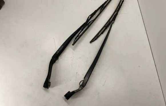 Jeep Grand Cherokee Front wiper blade arm 68301828AA 68301829AA 2589