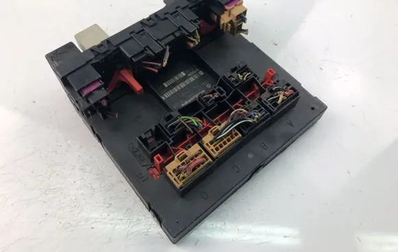 Volkswagen Jetta V Fuse box set 3C0937049D