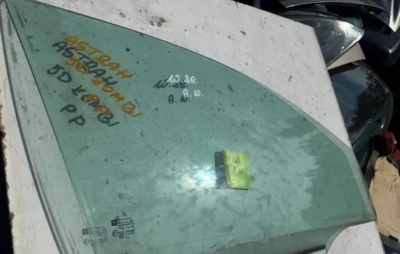 Opel Astra H Front door window glass four-door 43R001582