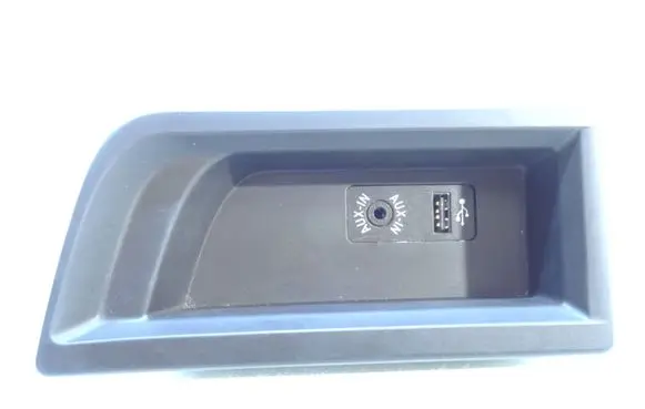 BMW 3 F30 F35 F31 USB socket connector 9207358 9229246