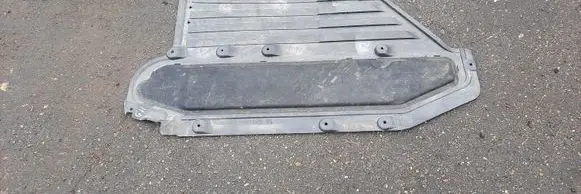 Center/middle under tray cover