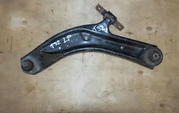Nissan X-Trail T32 Front lower control arm/wishbone 65566556
