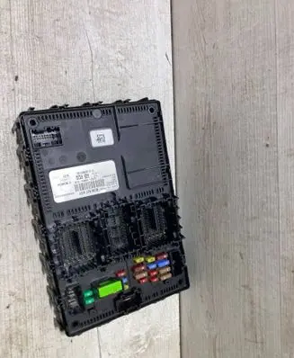 Ford Fiesta Fuse module JU5T15604ECG