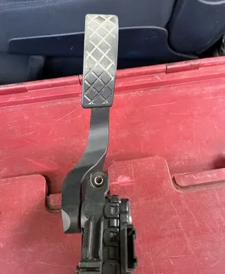 Accelerator throttle pedal