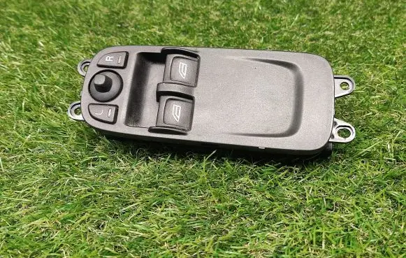 Volvo C30 Electric window control switch 30773208