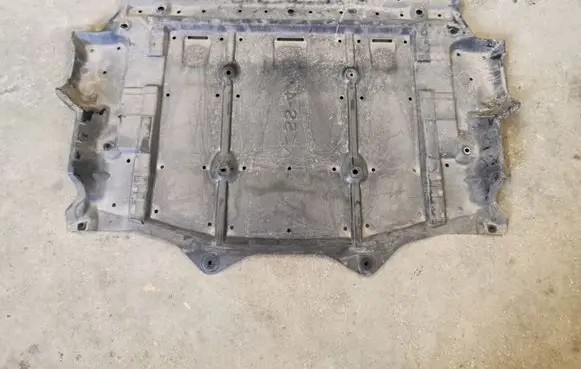 Nissan Leaf II (ZE1) Center/middle under tray cover 748N35SK0B