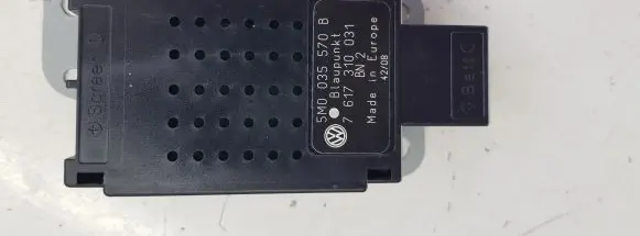 Volkswagen Golf VI Aerial antenna amplifier 5M0035570B