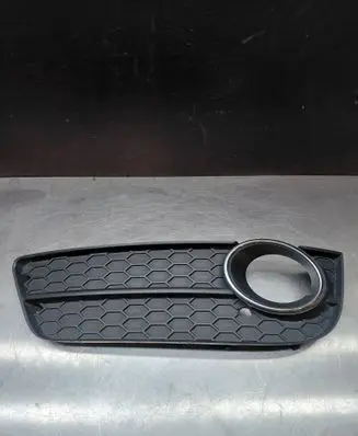 Audi A5 8T 8F Front fog light trim/grill 8T0807681