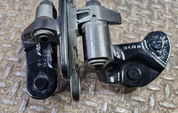 Rear door hinge set