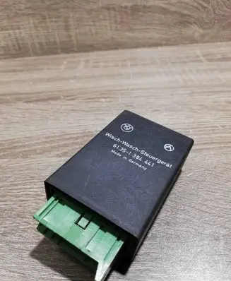 BMW 5 E34 Window wiper relay 1384441 61351384441